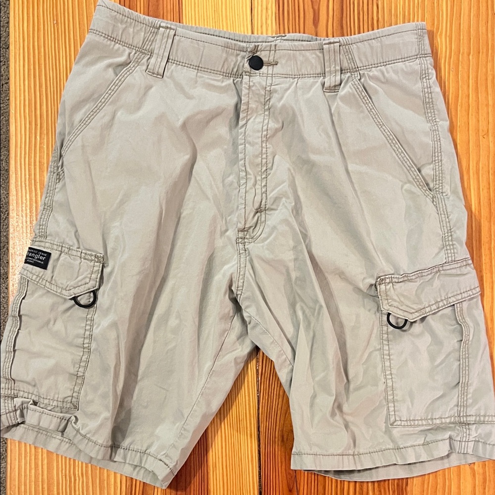 Wrangler Light Tan Cargo Shorts